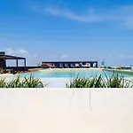 Comfortable Condo W/ City Views Rooftop Pool & Gym - 319 Musa