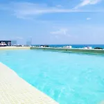Comfortable Condo W/ City Views Rooftop Pool & Gym - 319 Musa